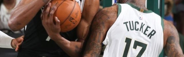 55体育网-全明星裁判阵容吹出离奇比赛 篮球场变身八角笼？