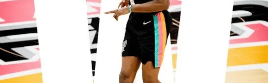 马刺发布对阵雄鹿赢球海报：终结两连败，战绩升至28胜13负