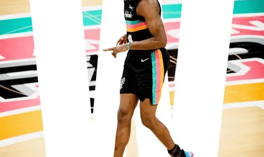 马刺发布对阵雄鹿赢球海报：终结两连败，战绩升至28胜13负