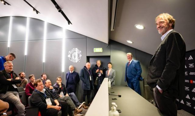 篮球知识-拉爵入股曼联何时过审？拉爵：顺利的话，2月中旬前